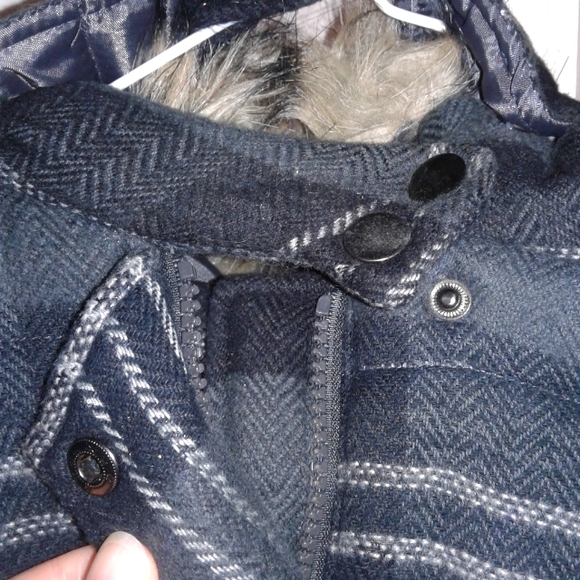 🆓️Add-on Versatile Vest with Faux-Fur Bonnet - Picture 5 of 12